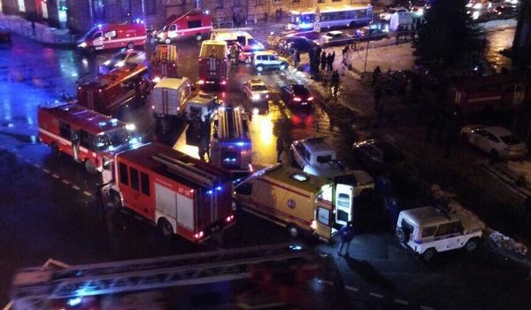 В «Перекрестке» в Санкт-Петербурге произошел взрыв, есть пострадавшие