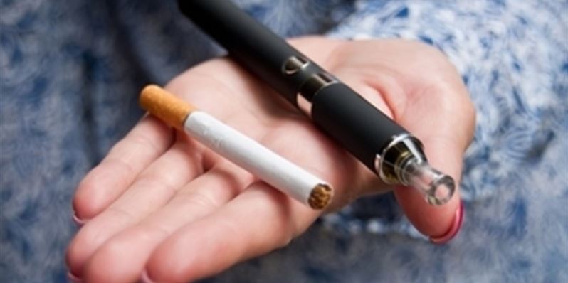 В правительстве хотят приравнять электронные сигареты к обычным