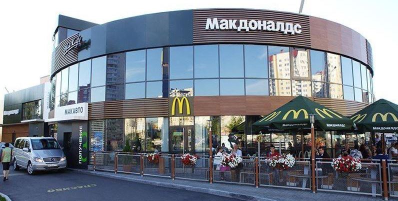 Главу McDonald's уволили за роман с подчинённой