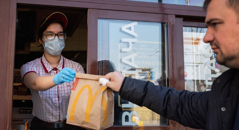 Московские рестораны McDonald's и KFC обвинили в нарушении режима самоизоляции