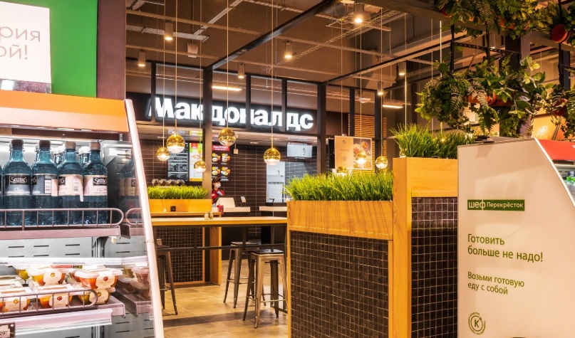 X5 Retail Group и Макдоналдс впервые открыли ресторан сети в «Перекрёстке»