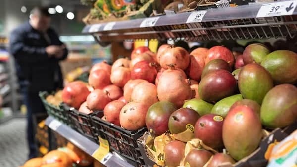 Мантуров заявил, что власти не намерены вводить госрегулирование цен на продукты