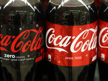 Роспотребнадзор на фоне жалоб проверит информацию о «подозрительной Coca-Cola» в магазинах