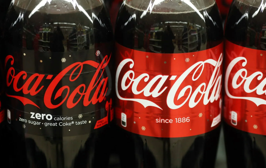 Роспотребнадзор на фоне жалоб проверит информацию о «подозрительной Coca-Cola» в магазинах