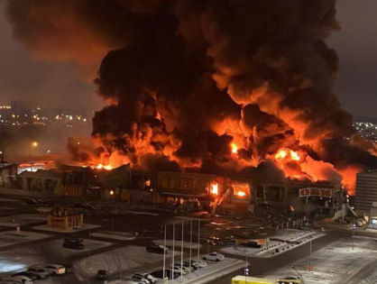 В Москве произошел пожар  в ТЦ «Мега Химки» — магазин OBI почти полностью разрушен