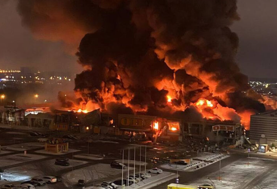 В Москве произошел пожар  в ТЦ «Мега Химки» — магазин OBI почти полностью разрушен