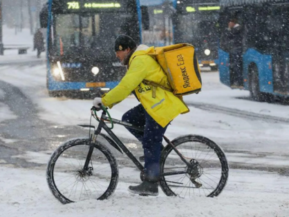 Курьеров и роботов-доставщиков предложили обязать регистрироваться в реестре